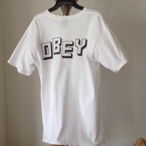 🔴 OBEY - Oversized Bright White Tee